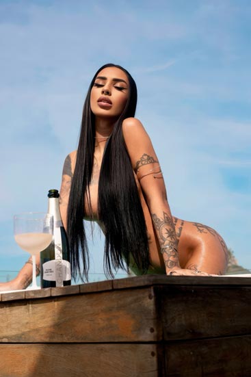 Acompanhante morena tatuada RJ